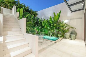 Modern 3BR Villa Enclosed Living
