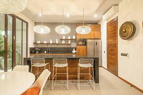 Modern 3BR Villa Enclosed Living