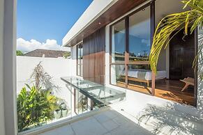 Modern 3BR Villa Enclosed Living