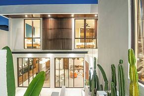 Modern 3BR Villa Enclosed Living