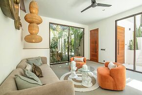 Modern 3BR Villa Enclosed Living