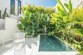 Modern 3BR Villa Enclosed Living