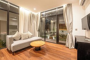 Exquisite 6BR Canggu Villa 400m to Pristine Beach