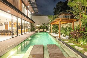 Exquisite 6BR Canggu Villa 400m to Pristine Beach