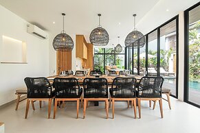 Exquisite 6BR Canggu Villa 400m to Pristine Beach