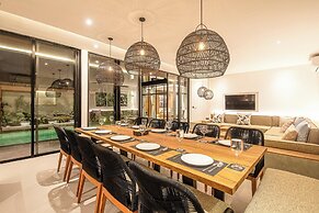 Exquisite 6BR Canggu Villa 400m to Pristine Beach