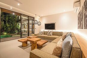 Exquisite 6BR Canggu Villa 400m to Pristine Beach