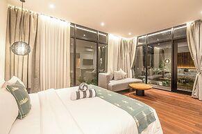 Exquisite 6BR Canggu Villa 400m to Pristine Beach