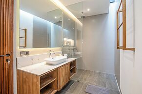Exquisite 6BR Canggu Villa 400m to Pristine Beach
