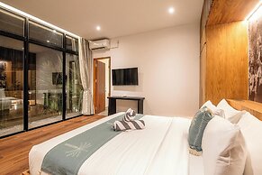 Exquisite 6BR Canggu Villa 400m to Pristine Beach