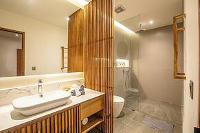 Exquisite 6BR Canggu Villa 400m to Pristine Beach