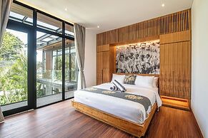 Exquisite 6BR Canggu Villa 400m to Pristine Beach