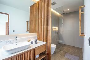 Exquisite 6BR Canggu Villa 400m to Pristine Beach