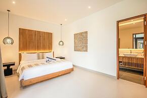 Exquisite 6BR Canggu Villa 400m to Pristine Beach