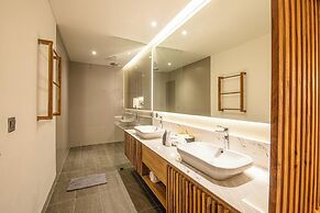 Exquisite 6BR Canggu Villa 400m to Pristine Beach