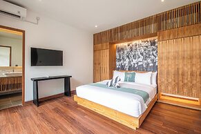 Exquisite 6BR Canggu Villa 400m to Pristine Beach