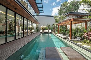 Exquisite 6BR Canggu Villa 400m to Pristine Beach