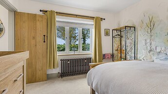 2 Mere Pits Cottages