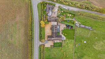 2 Mere Pits Cottages
