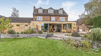 2 Mere Pits Cottages
