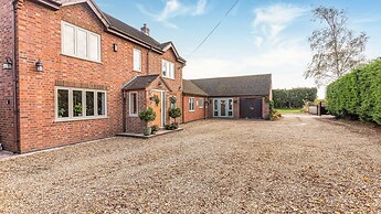 2 Mere Pits Cottages