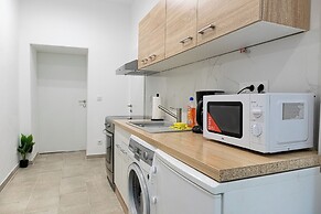 Beautiful 1BR Apartment For Long Stays