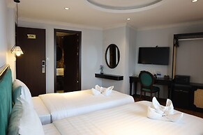 Maya Central Hotel & Spa