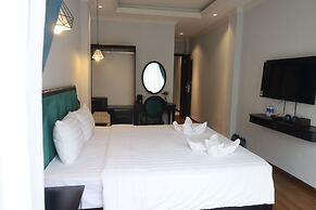 Maya Central Hotel & Spa
