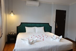 Maya Central Hotel & Spa