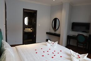 Maya Central Hotel & Spa