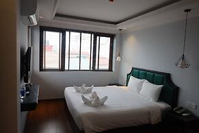 Maya Central Hotel & Spa