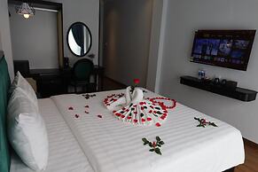 Maya Central Hotel & Spa
