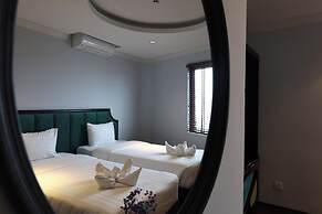 Maya Central Hotel & Spa