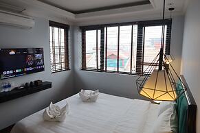 Maya Central Hotel & Spa