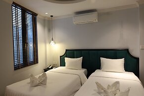 Maya Central Hotel & Spa