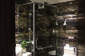 Maya Central Hotel & Spa
