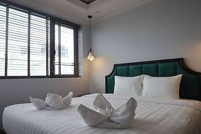 Maya Central Hotel & Spa