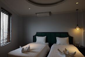 Maya Central Hotel & Spa