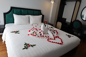 Maya Central Hotel & Spa