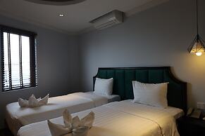 Maya Central Hotel & Spa