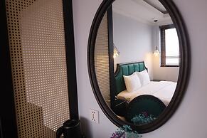Maya Central Hotel & Spa