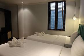 Maya Central Hotel & Spa