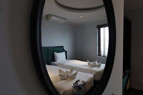Maya Central Hotel & Spa