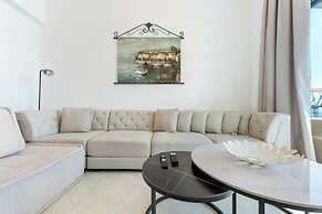 Modern 1BR with Pool and Gym Al Jaddaf
