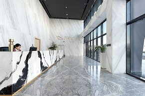 Modern 1BR with Pool and Gym Al Jaddaf