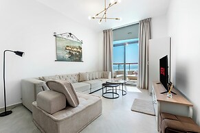 Modern 1BR with Pool and Gym Al Jaddaf