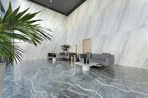 Modern 1BR with Pool and Gym Al Jaddaf