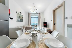Modern 1BR with Pool and Gym Al Jaddaf