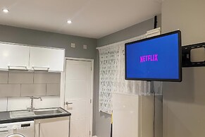 Charming High Wycombe Apartment