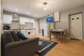 Charming High Wycombe Apartment
